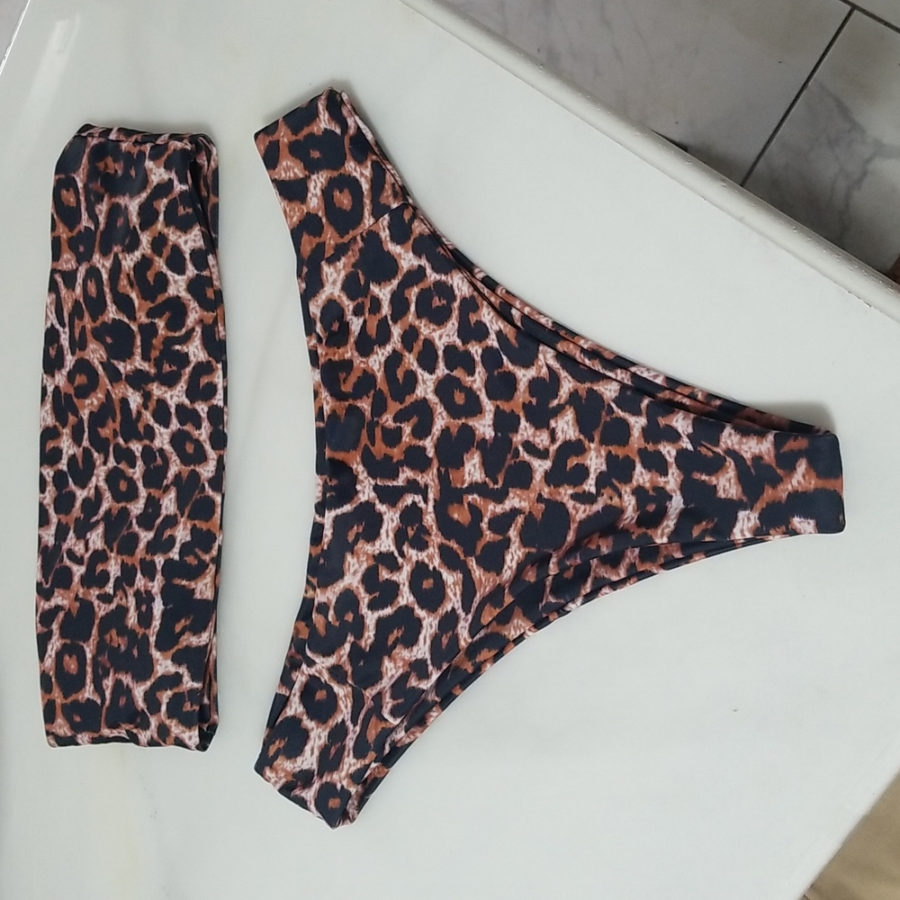 Bikini - Picture 7 of 7